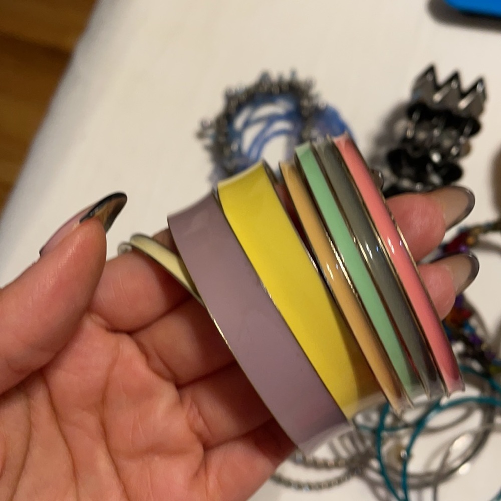 Various bangles and bracelets - Picture 2 of 5